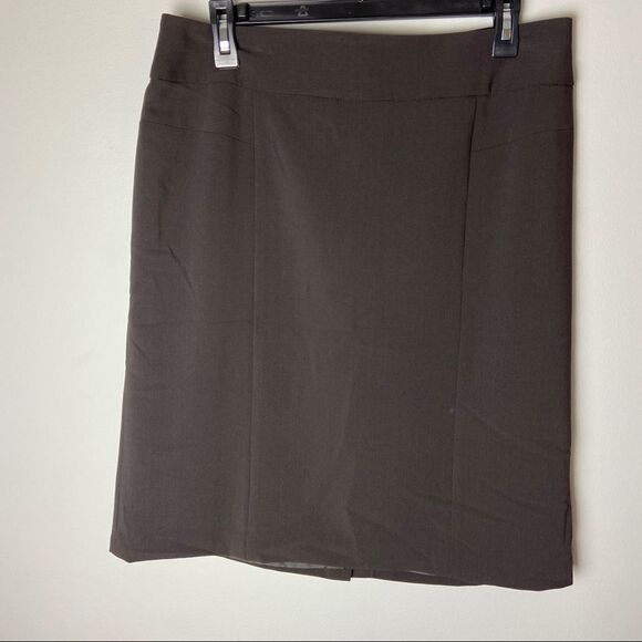 Nwt  Knee length brown classic pencil skirt. Business professional skirt size 10 - Picture 2 of 7